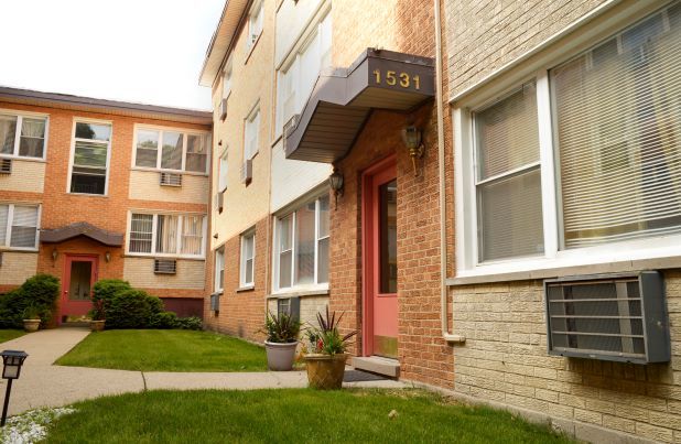 1531 W Sherwin Avenue 1s Property Photo 2