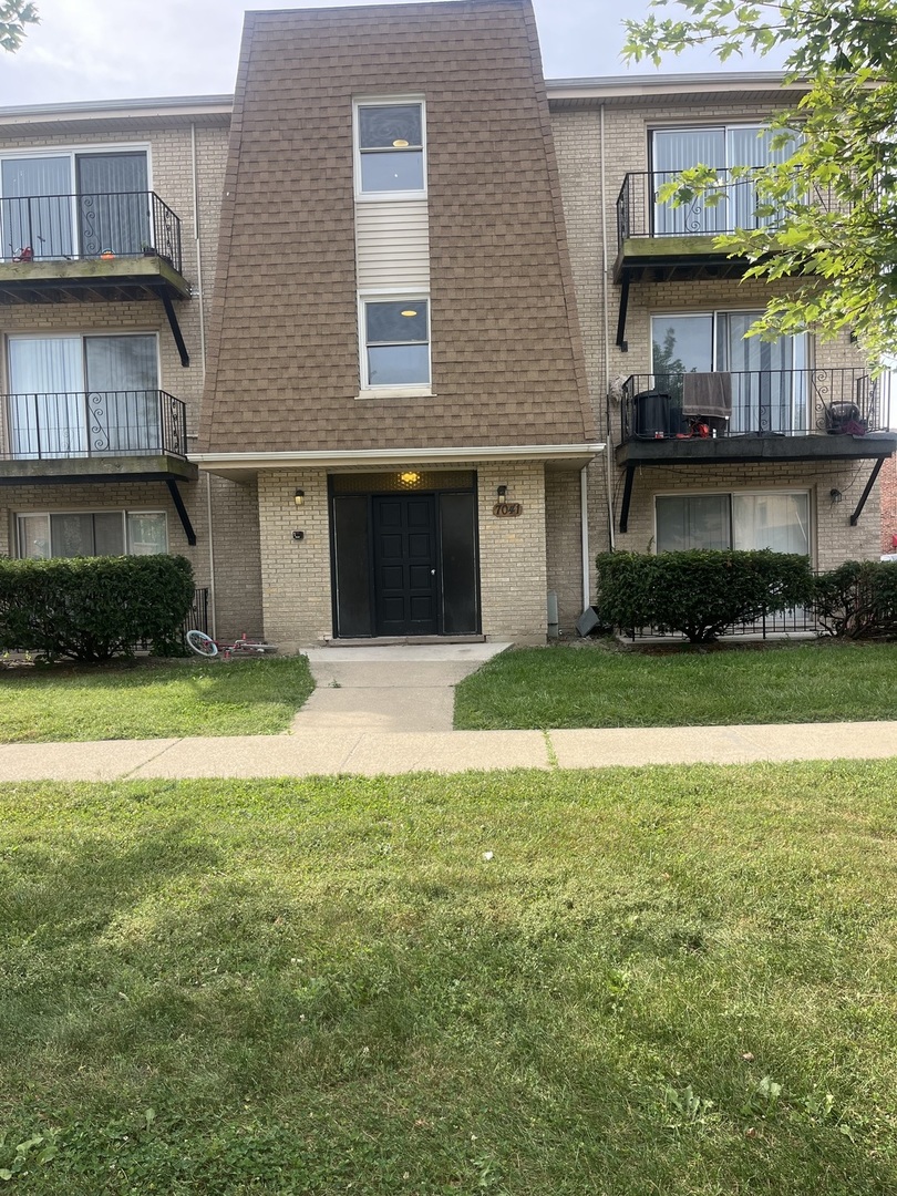 7041 99th Street 3W Property Photo 1