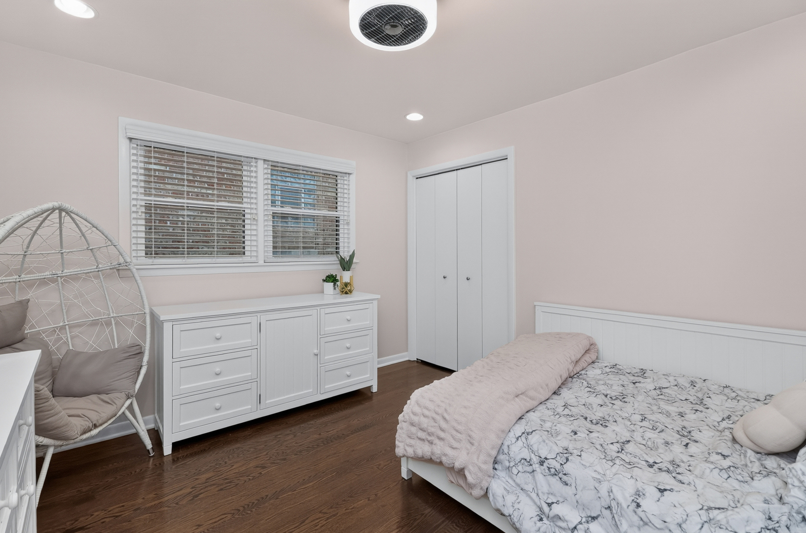 5533 S Sayre Avenue Property Photo 11