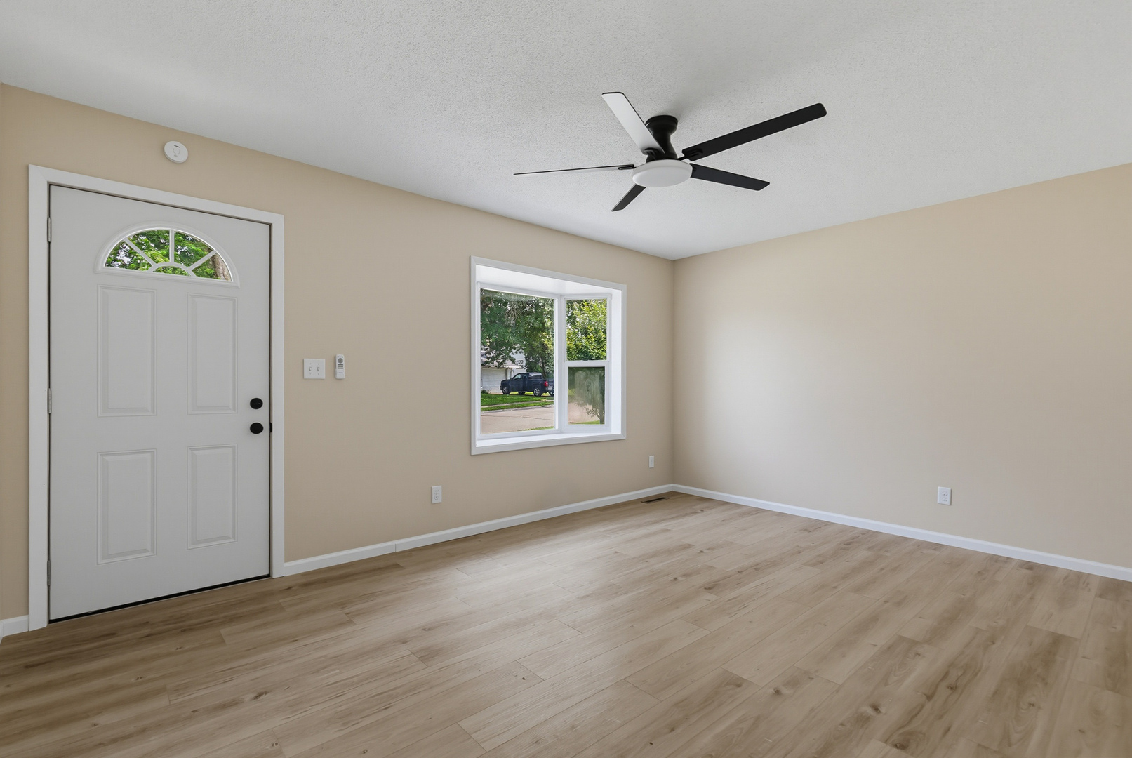 2704 Wood Dale Avenue Property Photo 3
