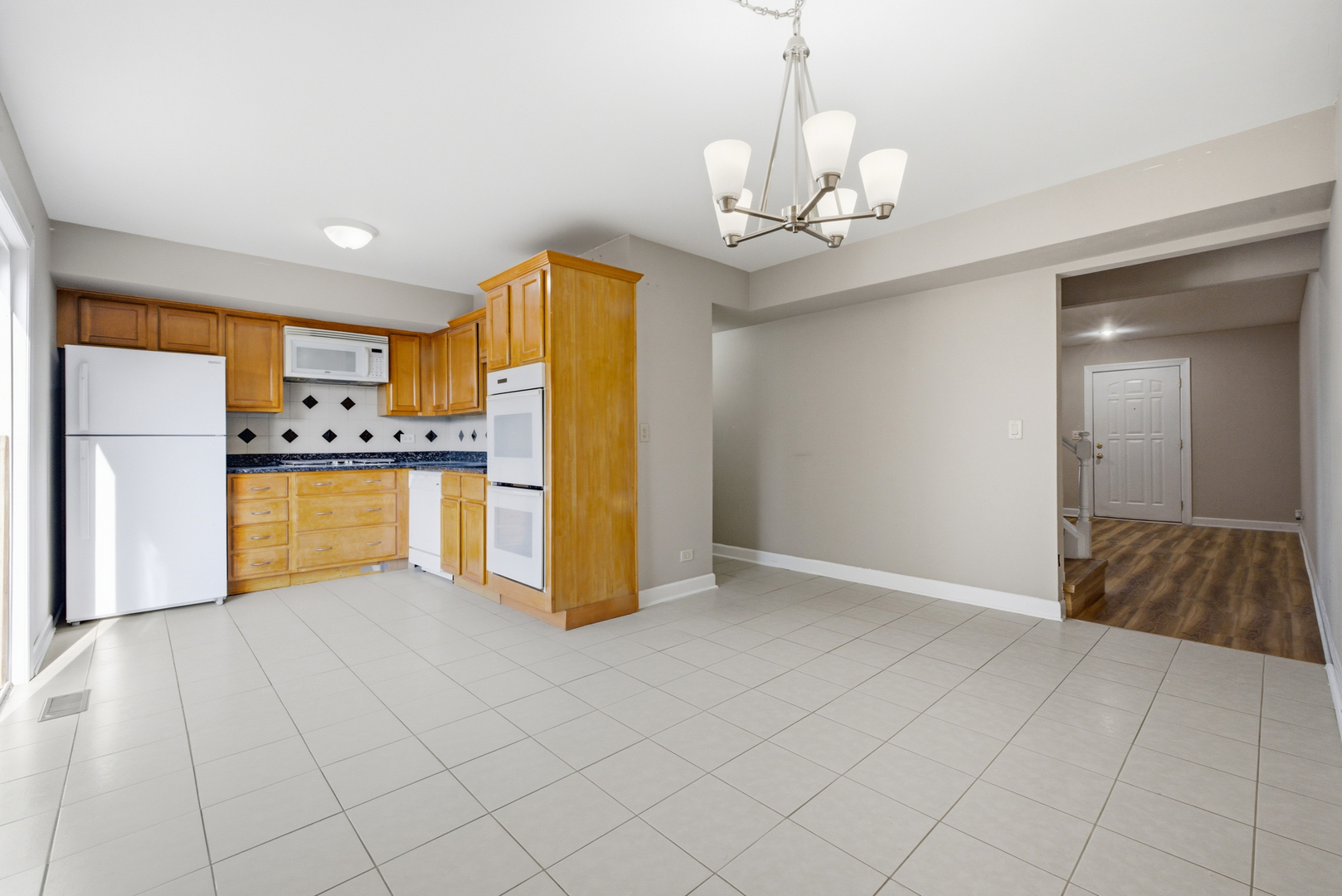 2038 Farnham Court Property Photo 3