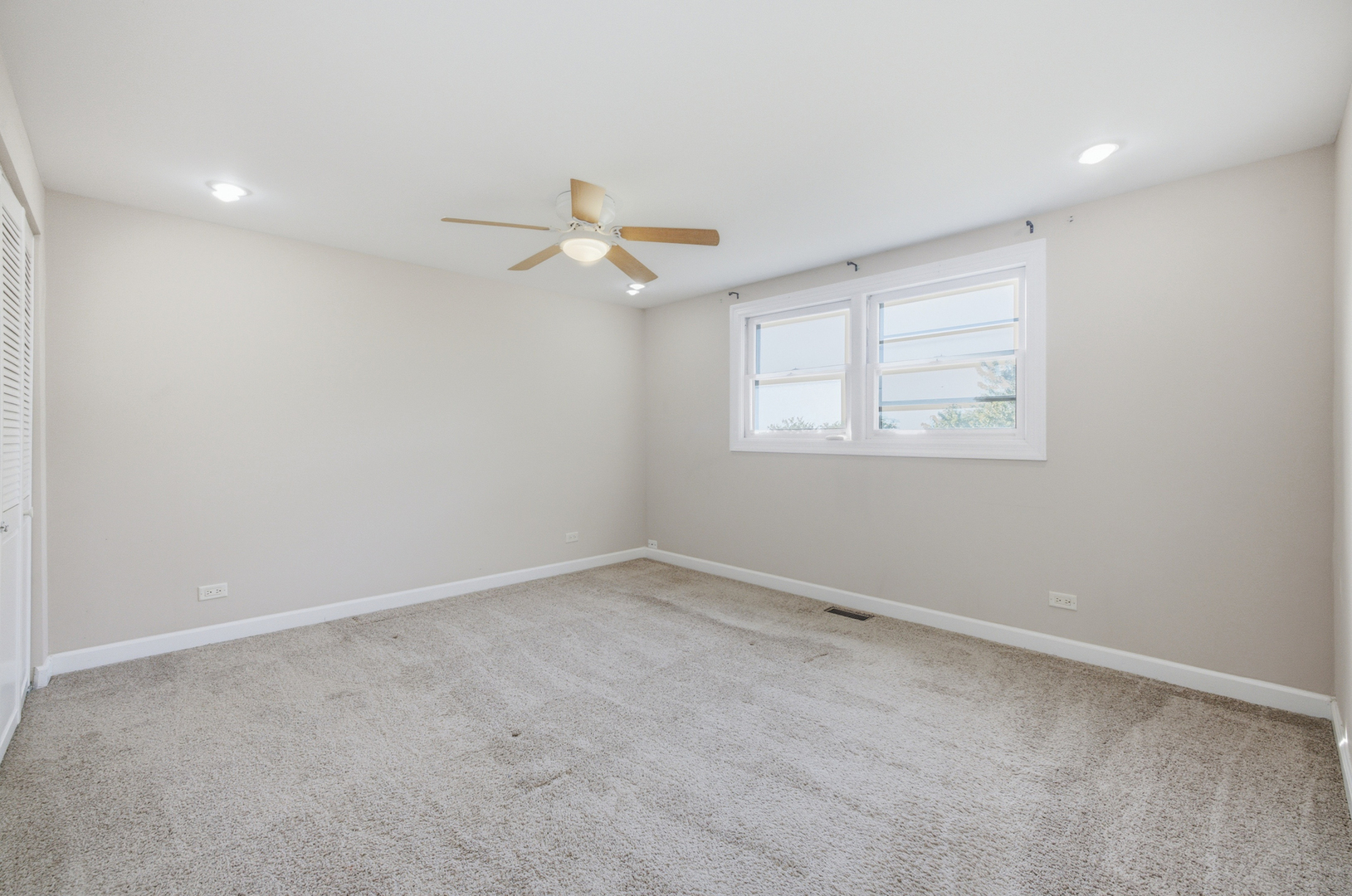 2038 Farnham Court Property Photo 5