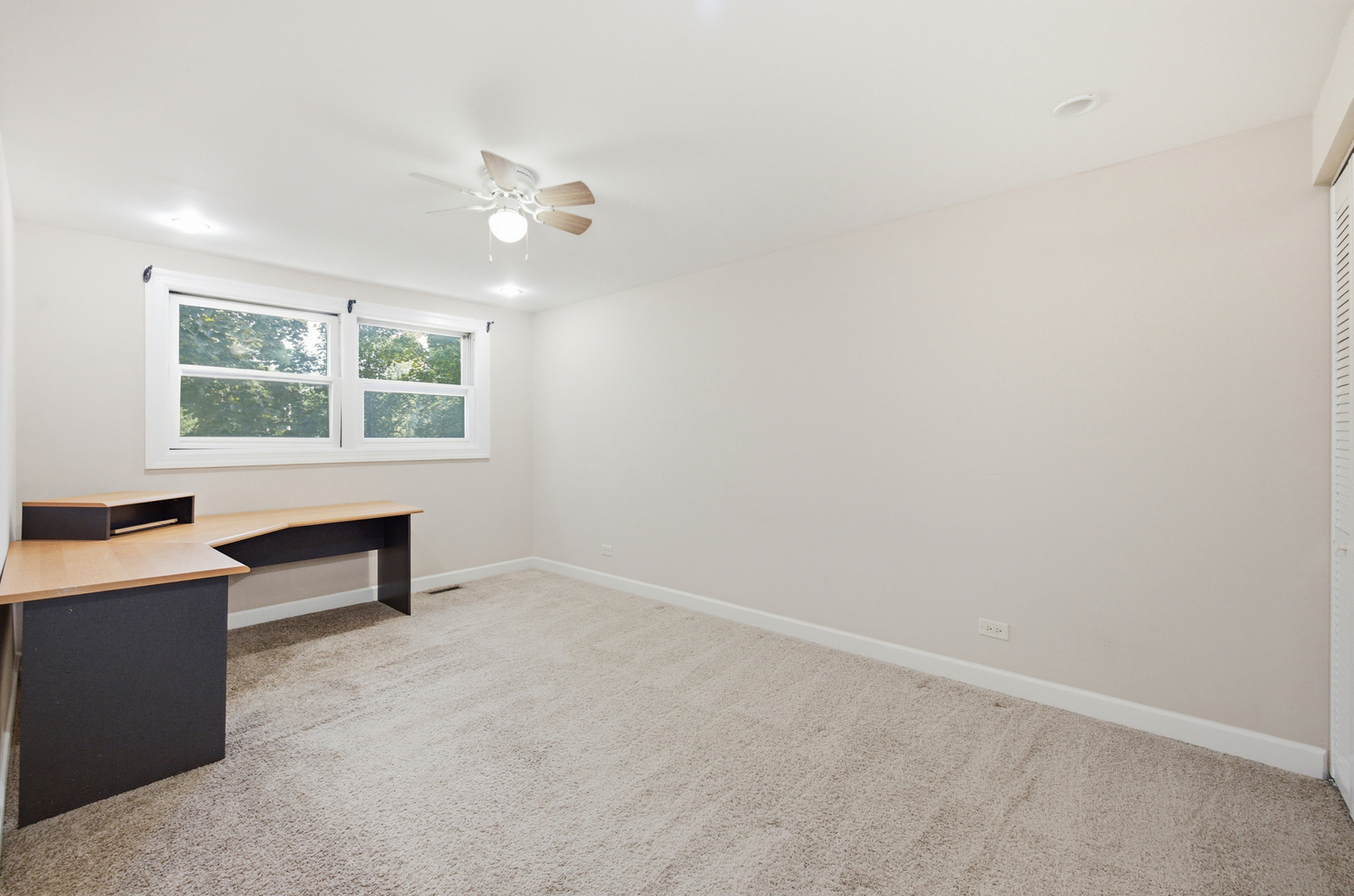 2038 Farnham Court Property Photo 6