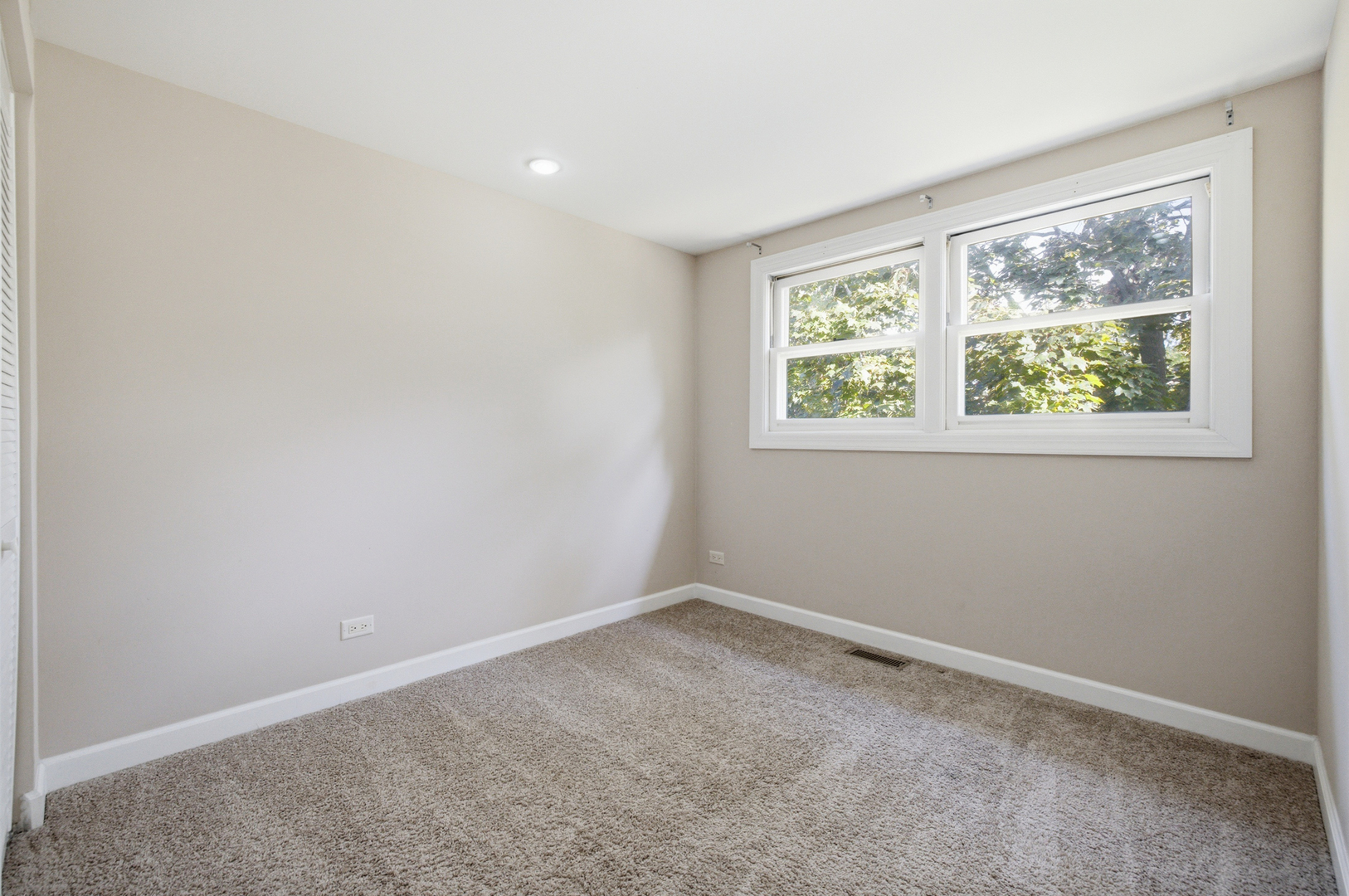 2038 Farnham Court Property Photo 8
