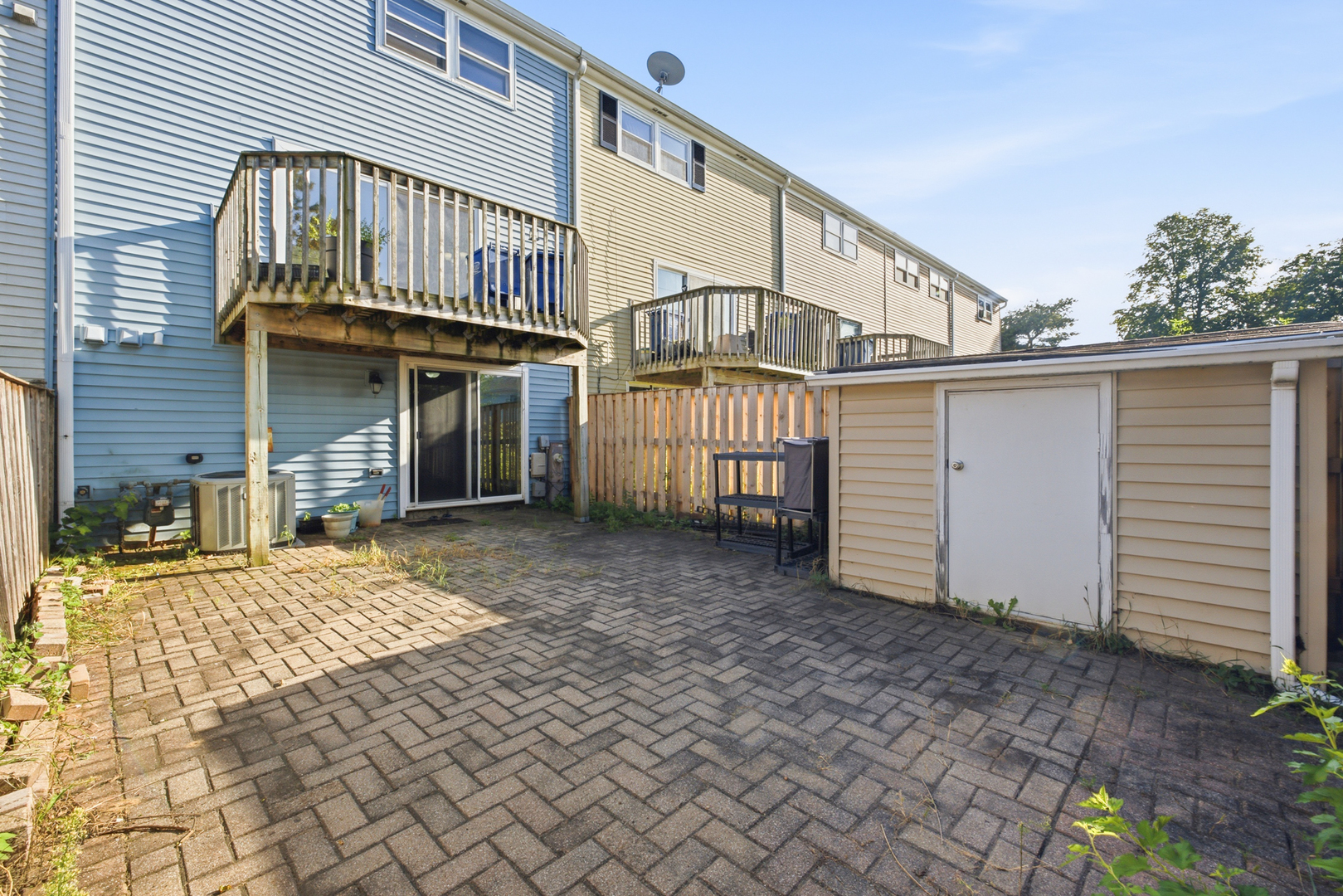 2038 Farnham Court Property Photo 14