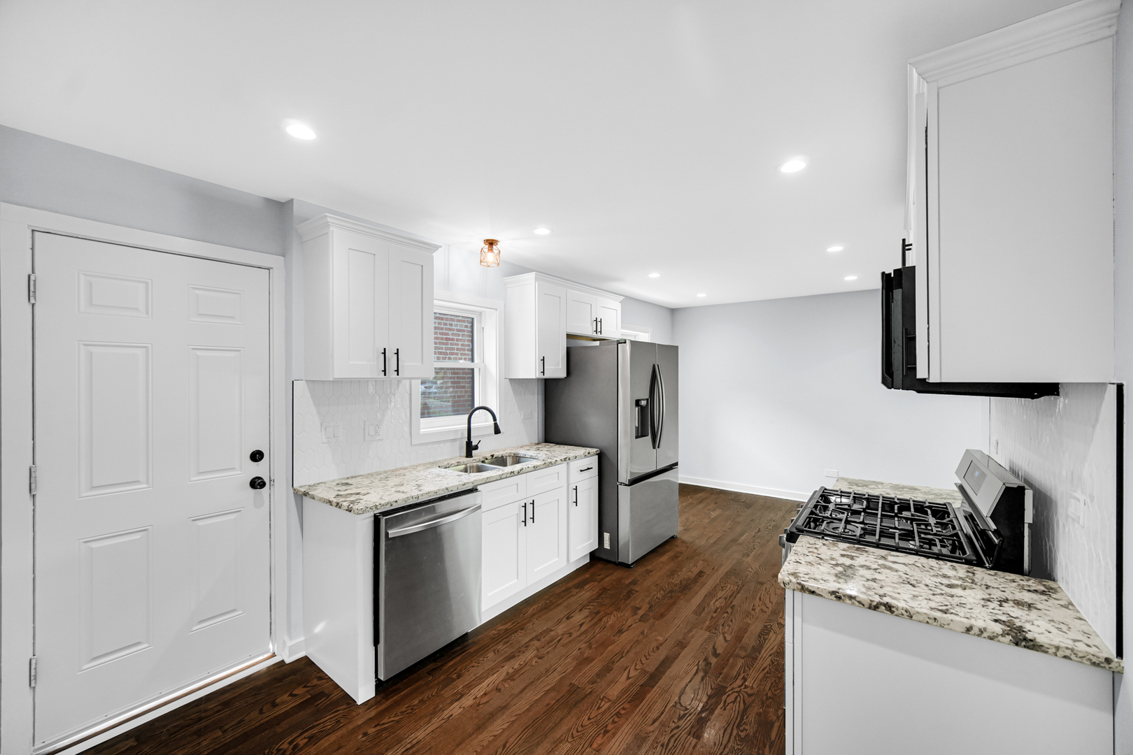 15041 Irving Avenue Property Photo 4