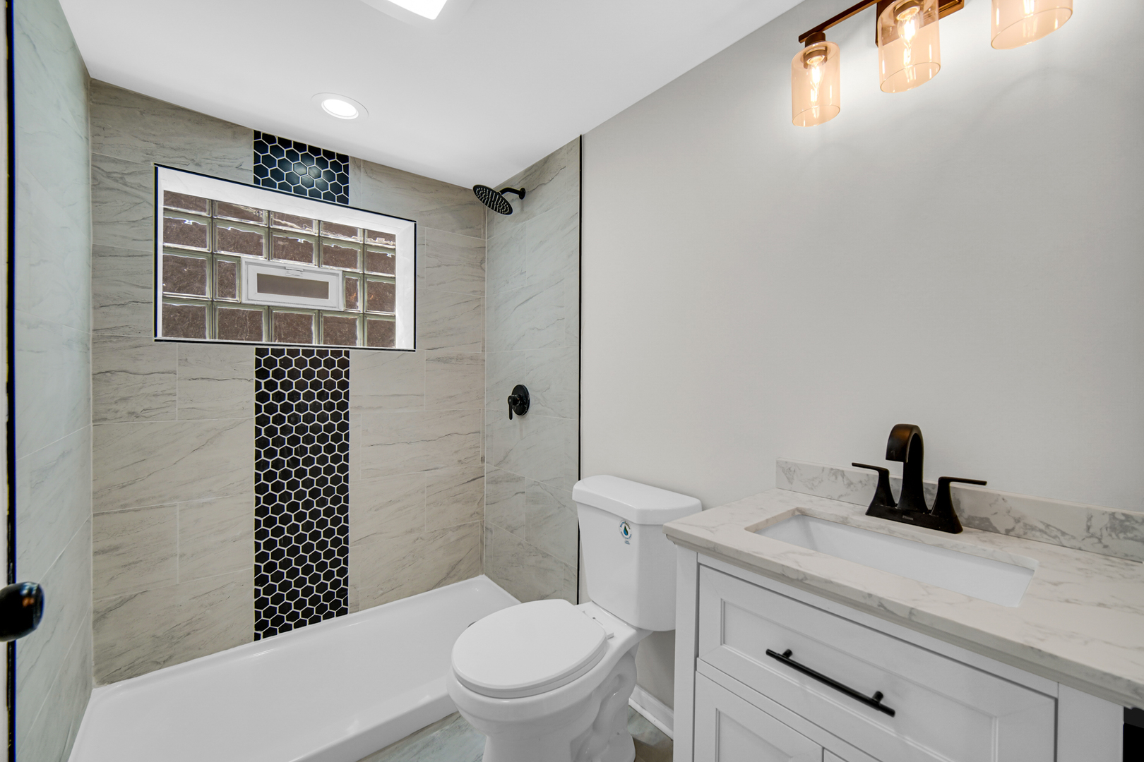 15041 Irving Avenue Property Photo 5