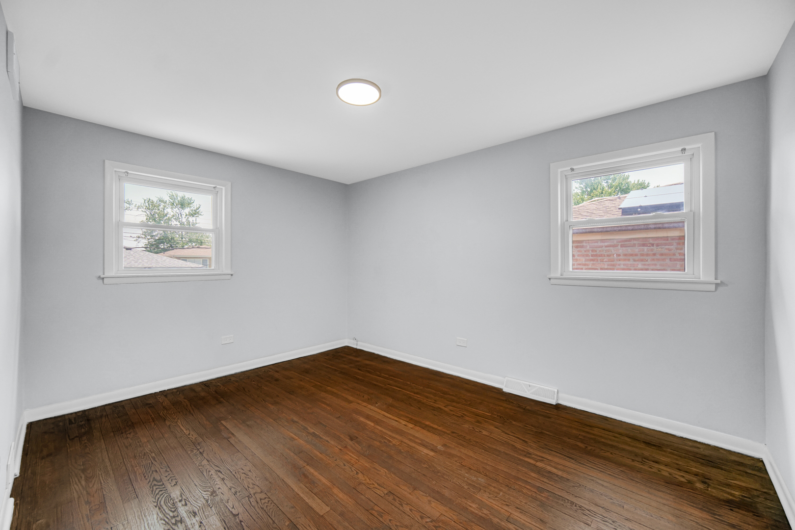 15041 Irving Avenue Property Photo 6