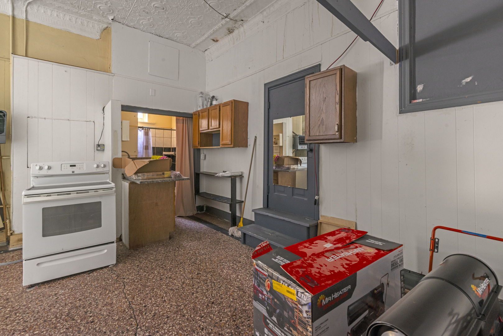 2258 S Whipple Street Property Photo 4