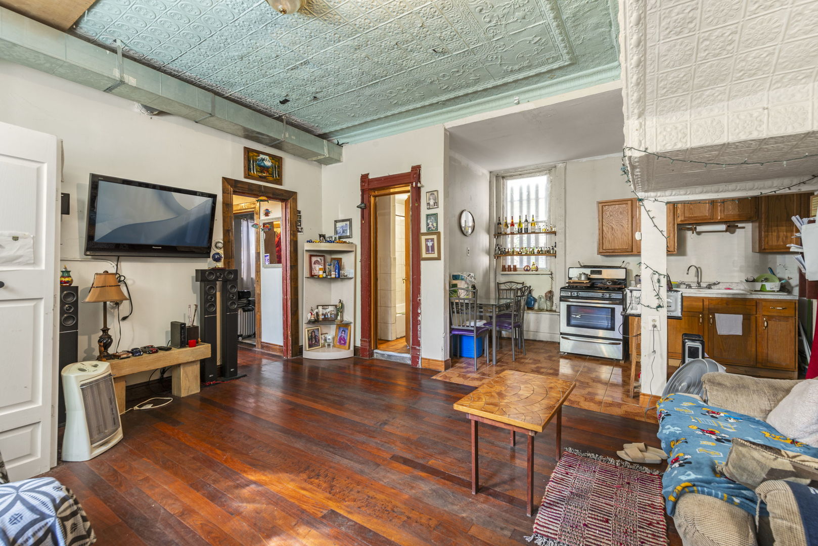 2258 S Whipple Street Property Photo 6
