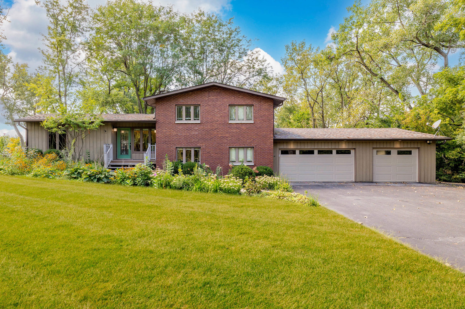 11712 S Glen Road Property Photo 1