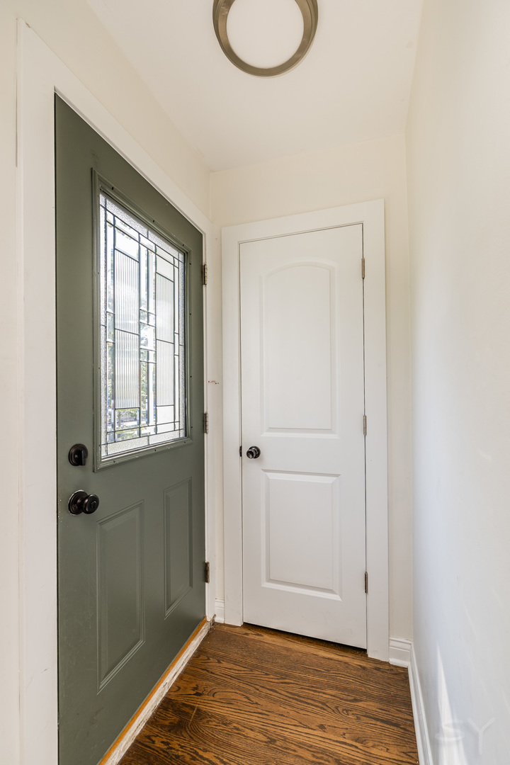 5548 S Kilbourn Avenue Property Photo 2