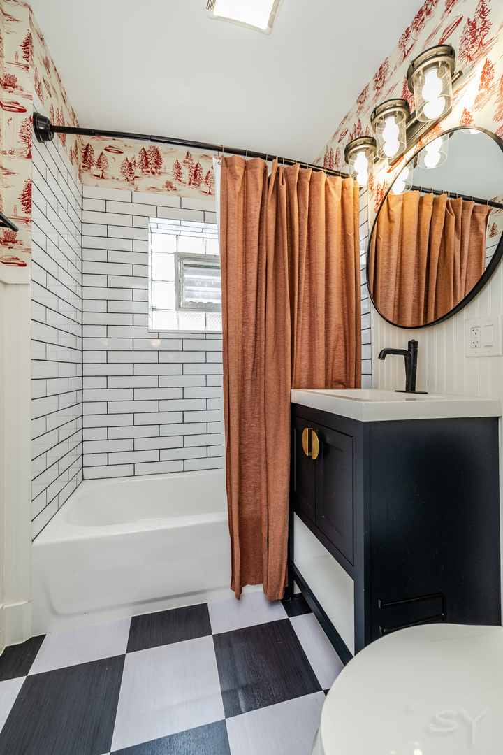 5548 S Kilbourn Avenue Property Photo 16