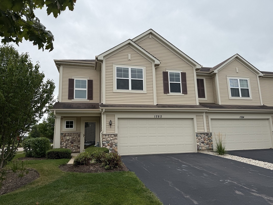 1282 Newport Circle Property Photo 1