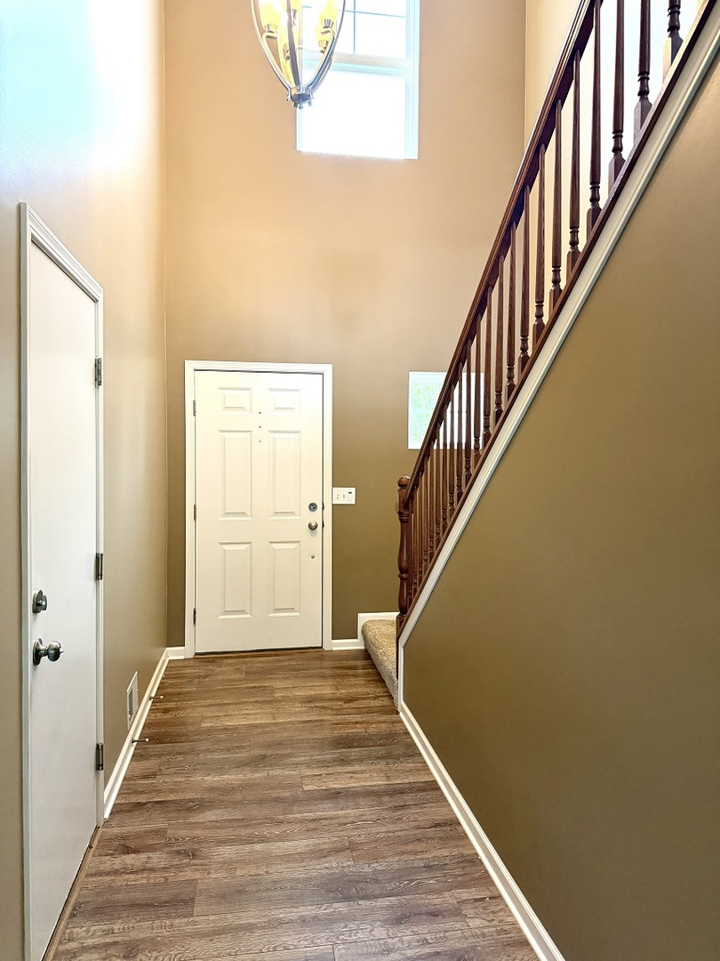 1282 Newport Circle Property Photo 3