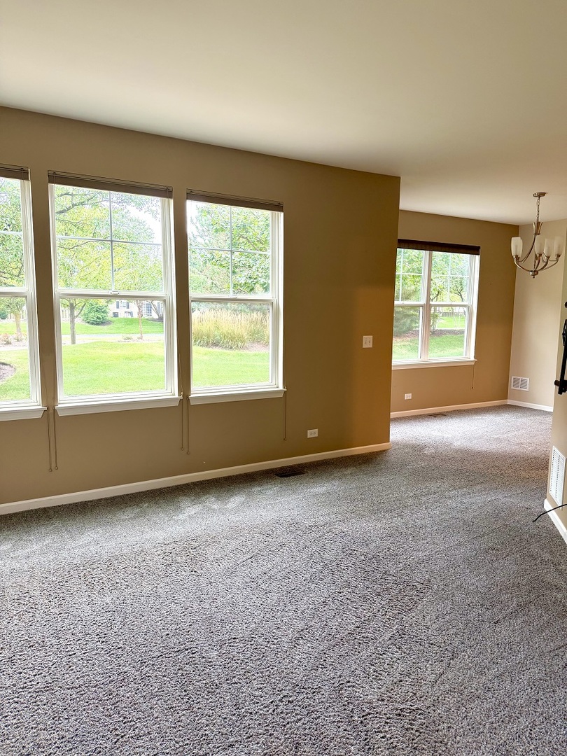 1282 Newport Circle Property Photo 4