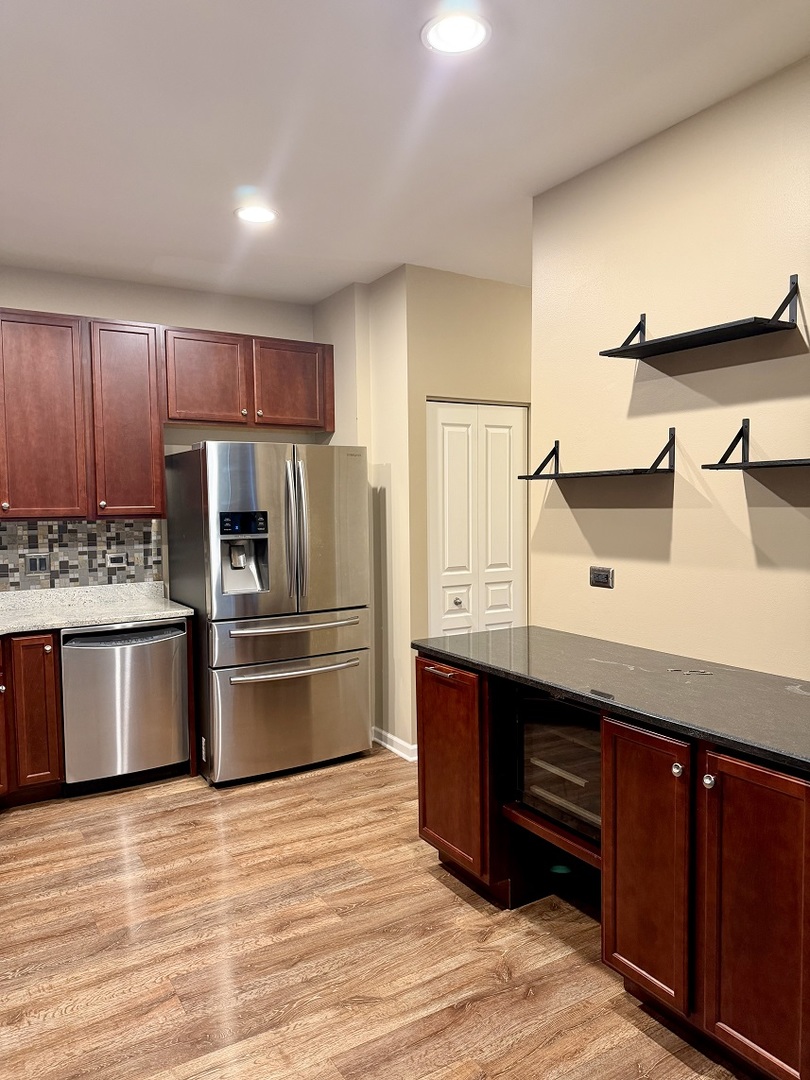 1282 Newport Circle Property Photo 10