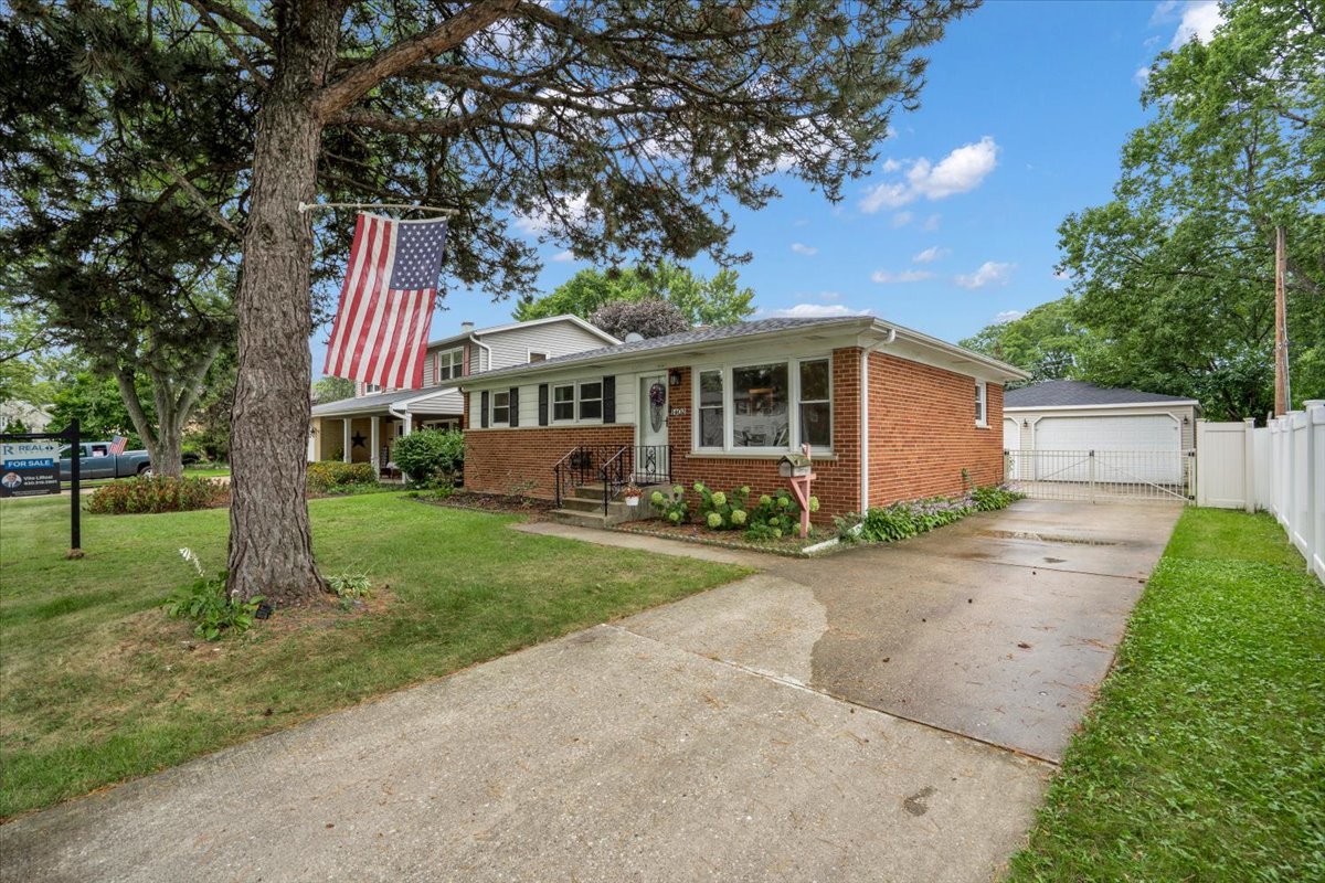 1402 S Robert Drive Property Photo 1