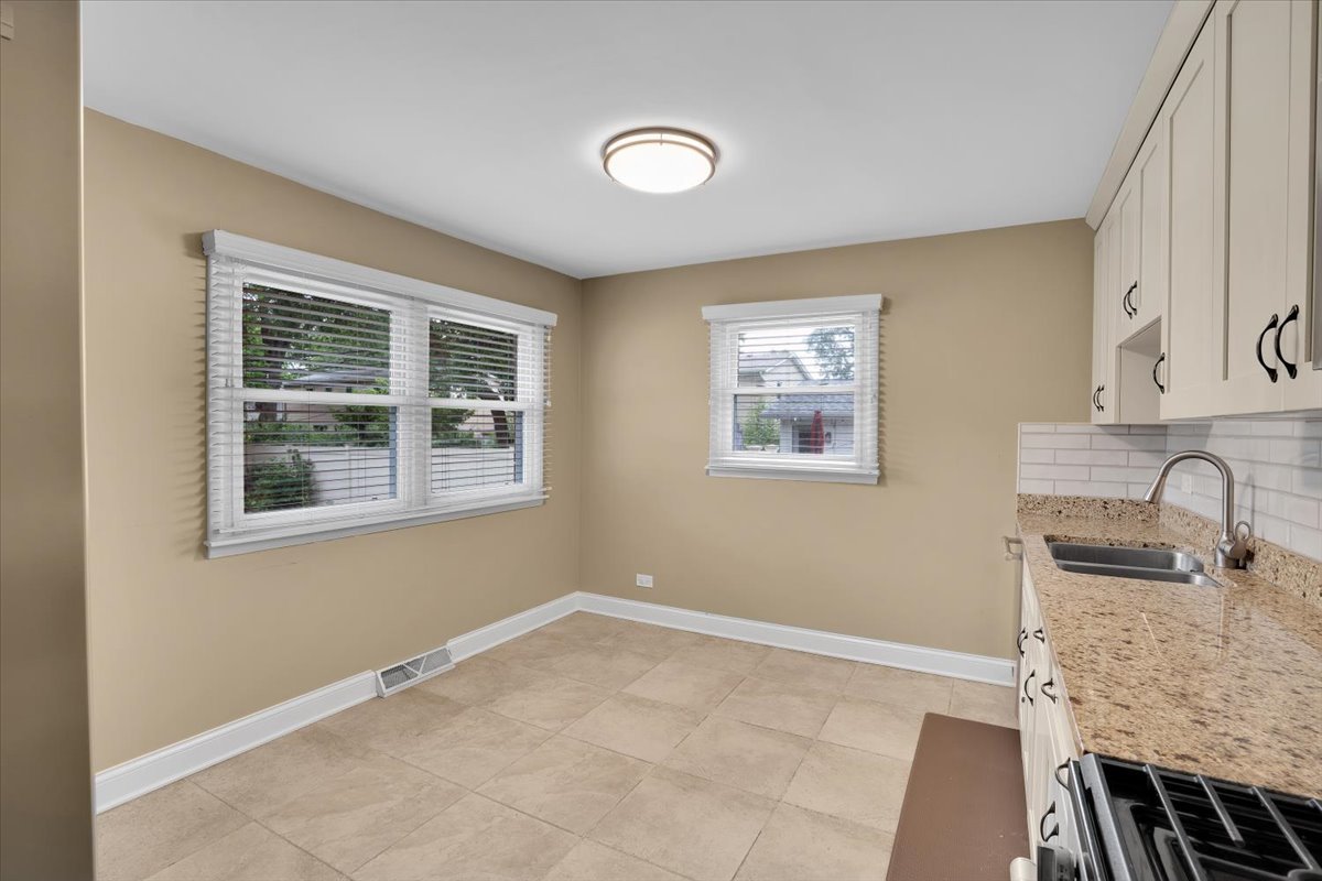 1402 S Robert Drive Property Photo 7