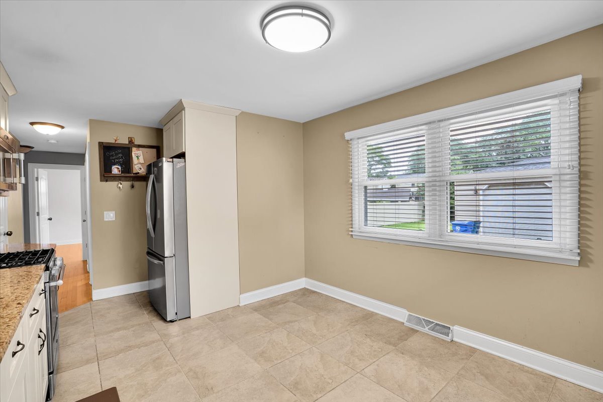 1402 S Robert Drive Property Photo 9