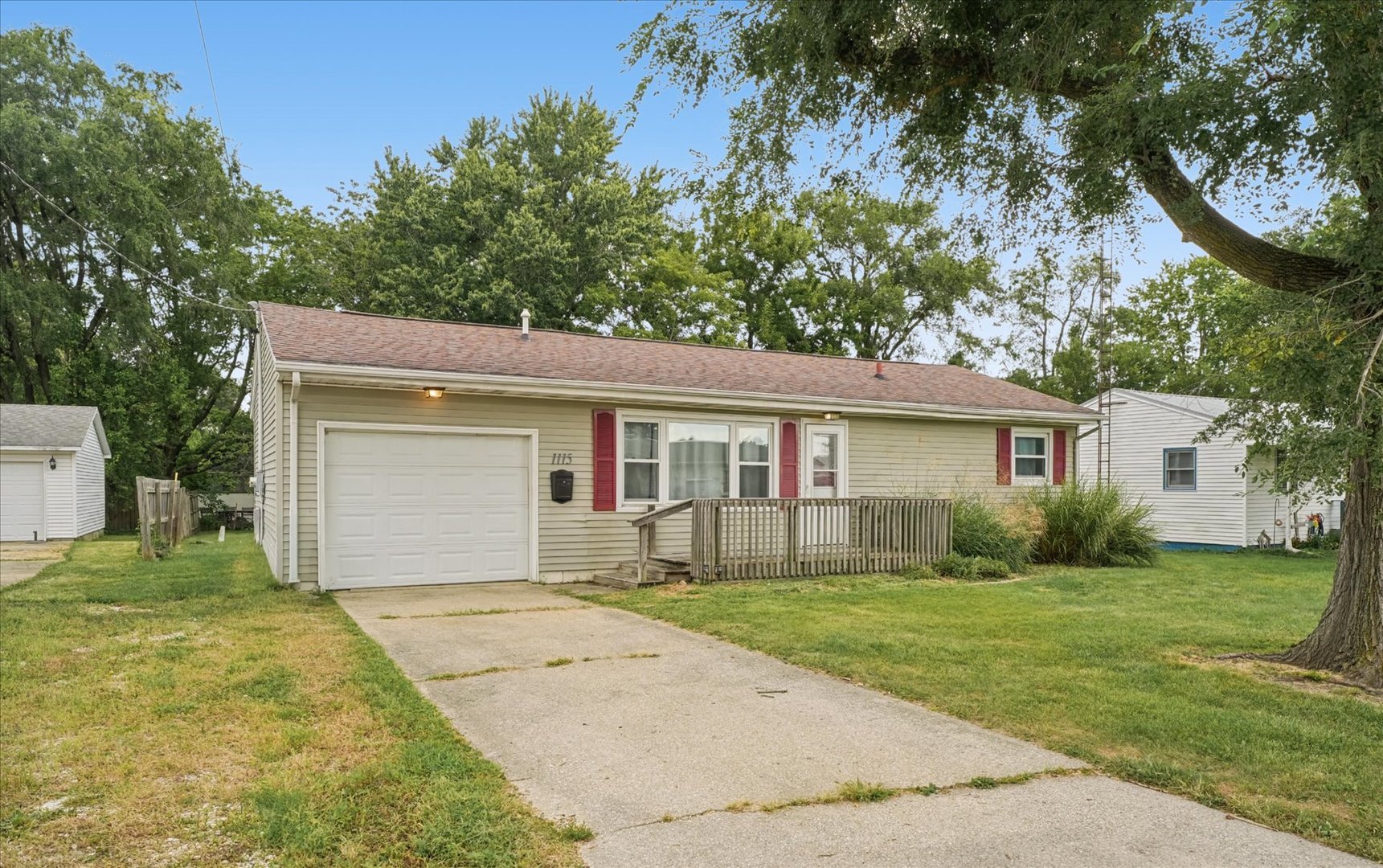 1115 Eastview Drive Property Photo 1