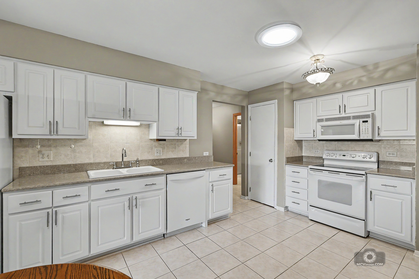 17849 Columbus Court Property Photo 10