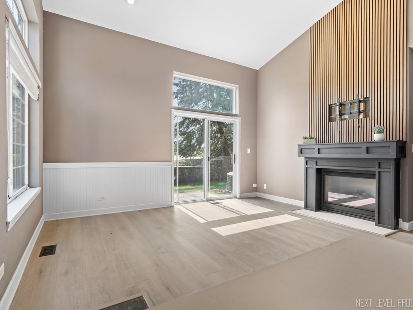 819 Asbury Drive Property Photo 3