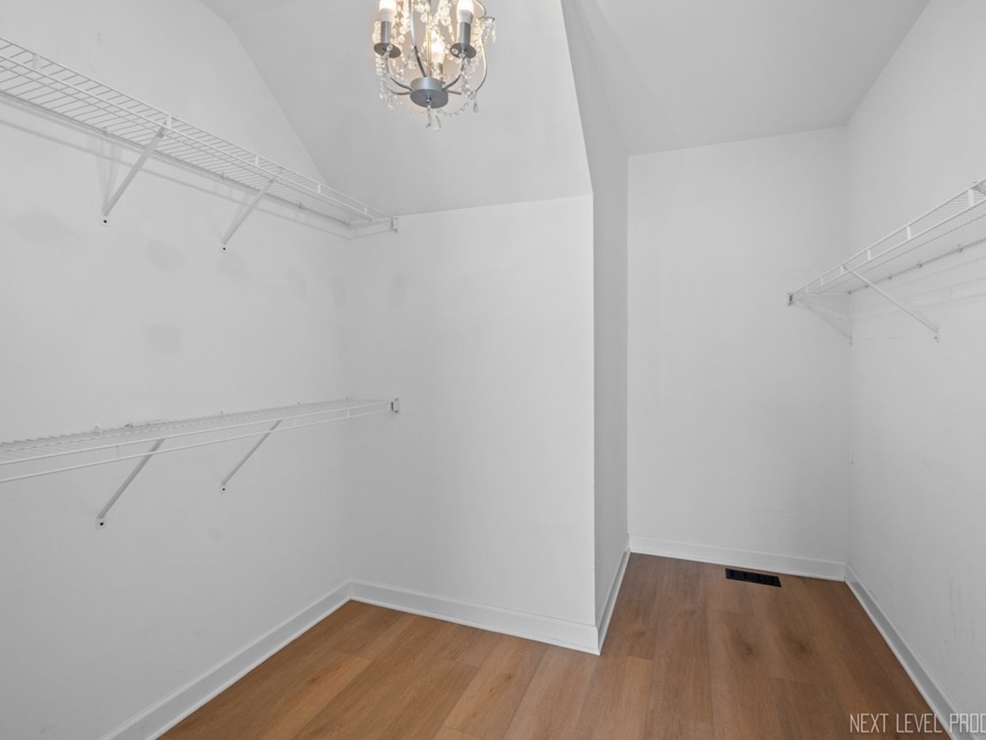 819 Asbury Drive Property Photo 16