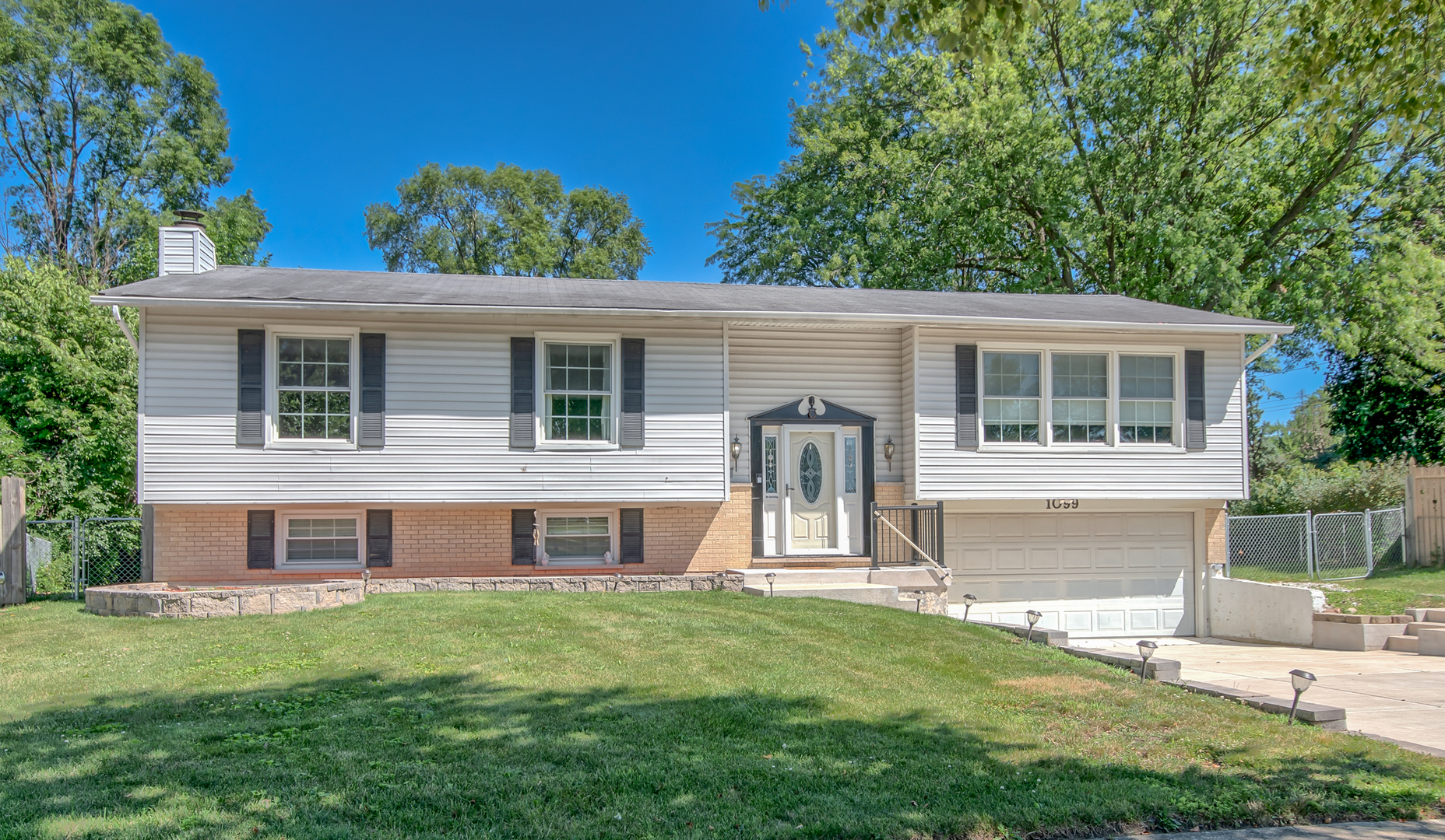 1099 Stratford Lane Property Photo 1
