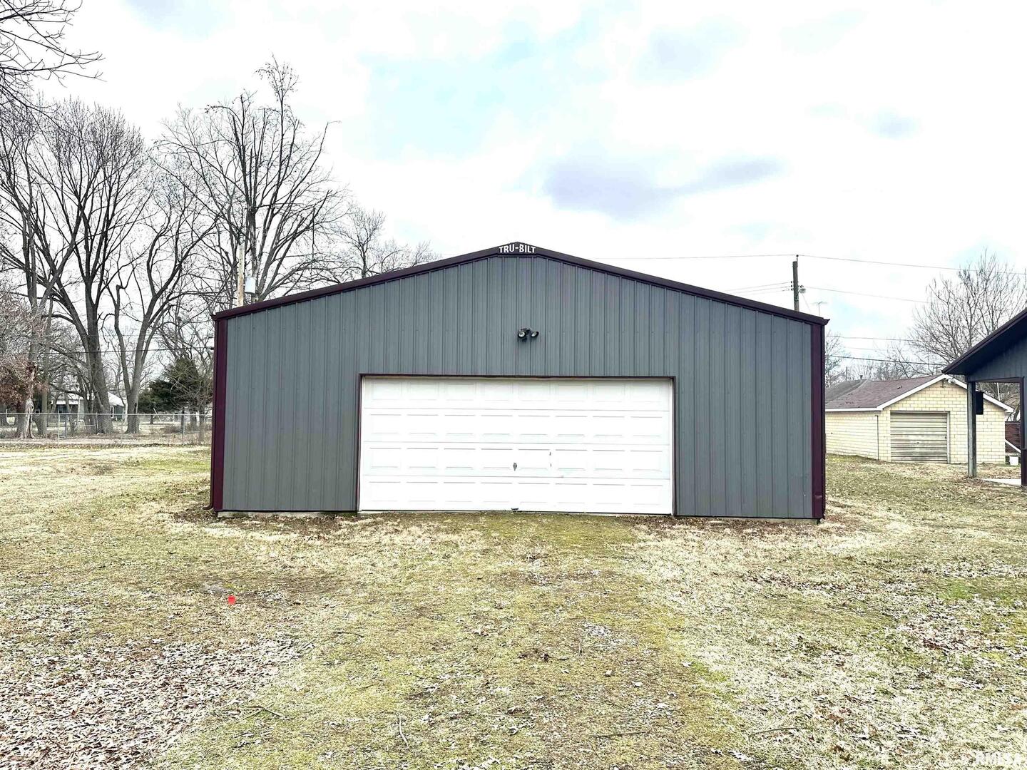637 N Hickory Street Property Photo 2