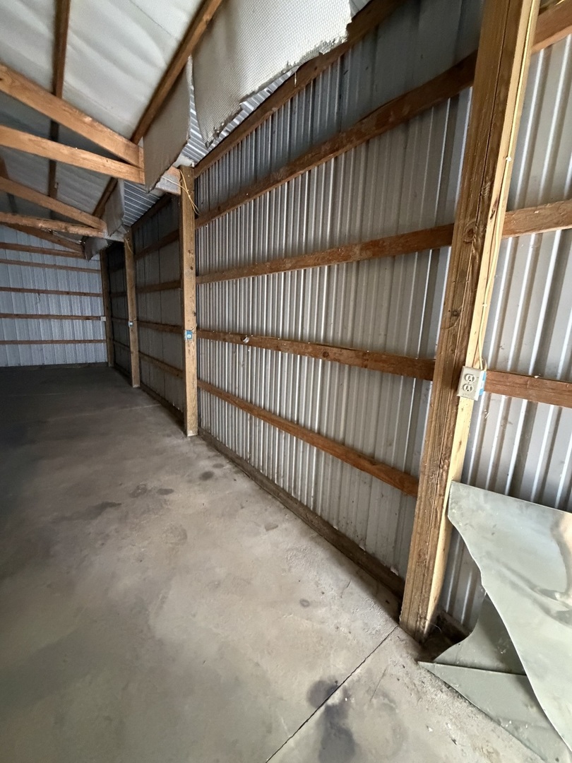 637 N Hickory Street Property Photo 3