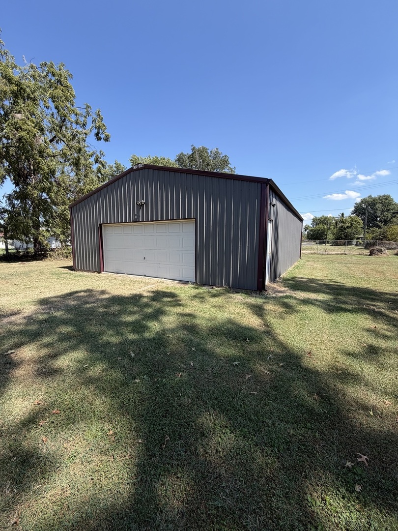 637 N Hickory Street Property Photo 5