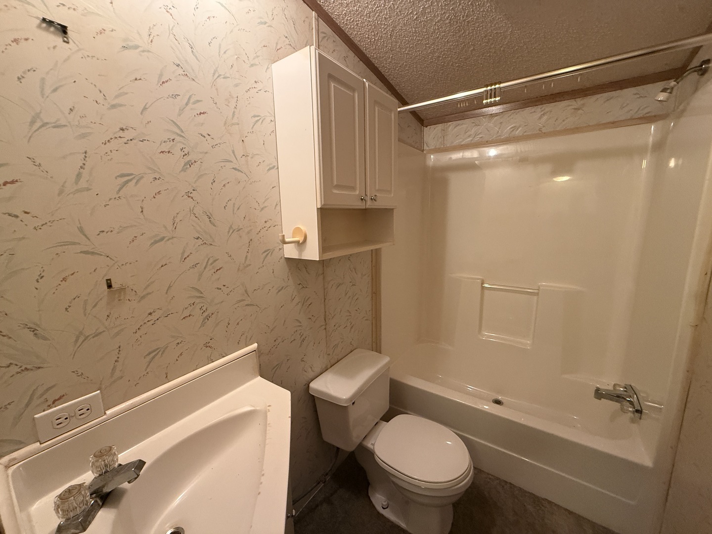 1712 S Dixie Highway 245 Property Photo 5