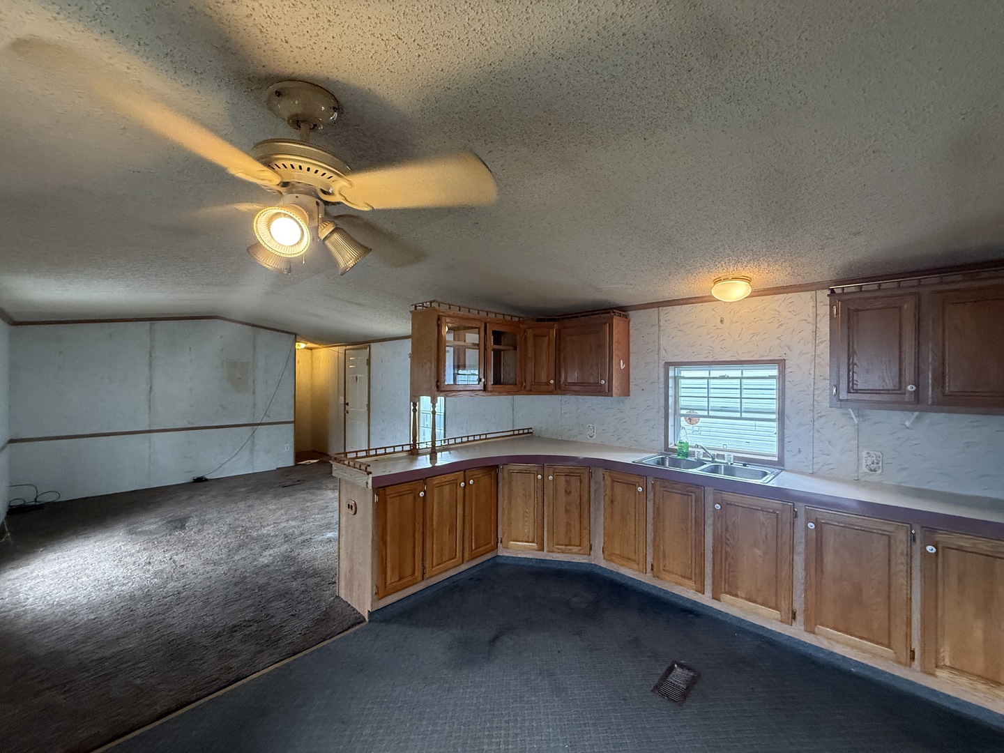 1712 S Dixie Highway 245 Property Photo 7