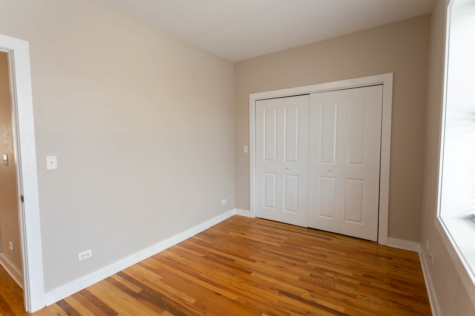 1430 N Maplewood Avenue 402 Property Photo 8