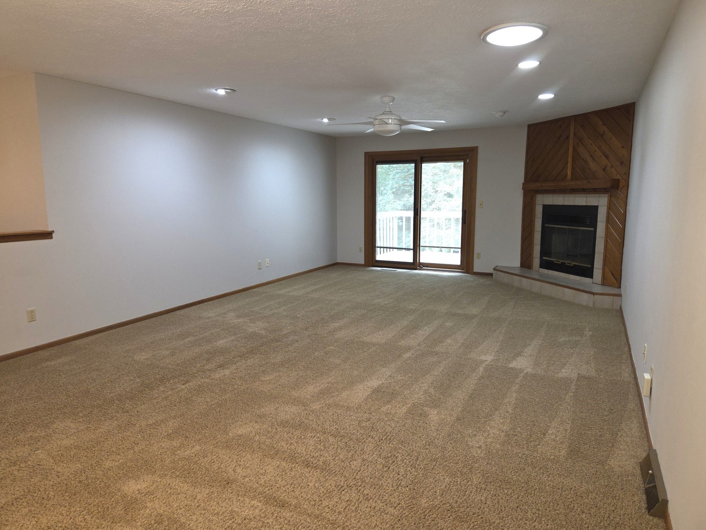 5811 Elaine Drive Property Photo 3