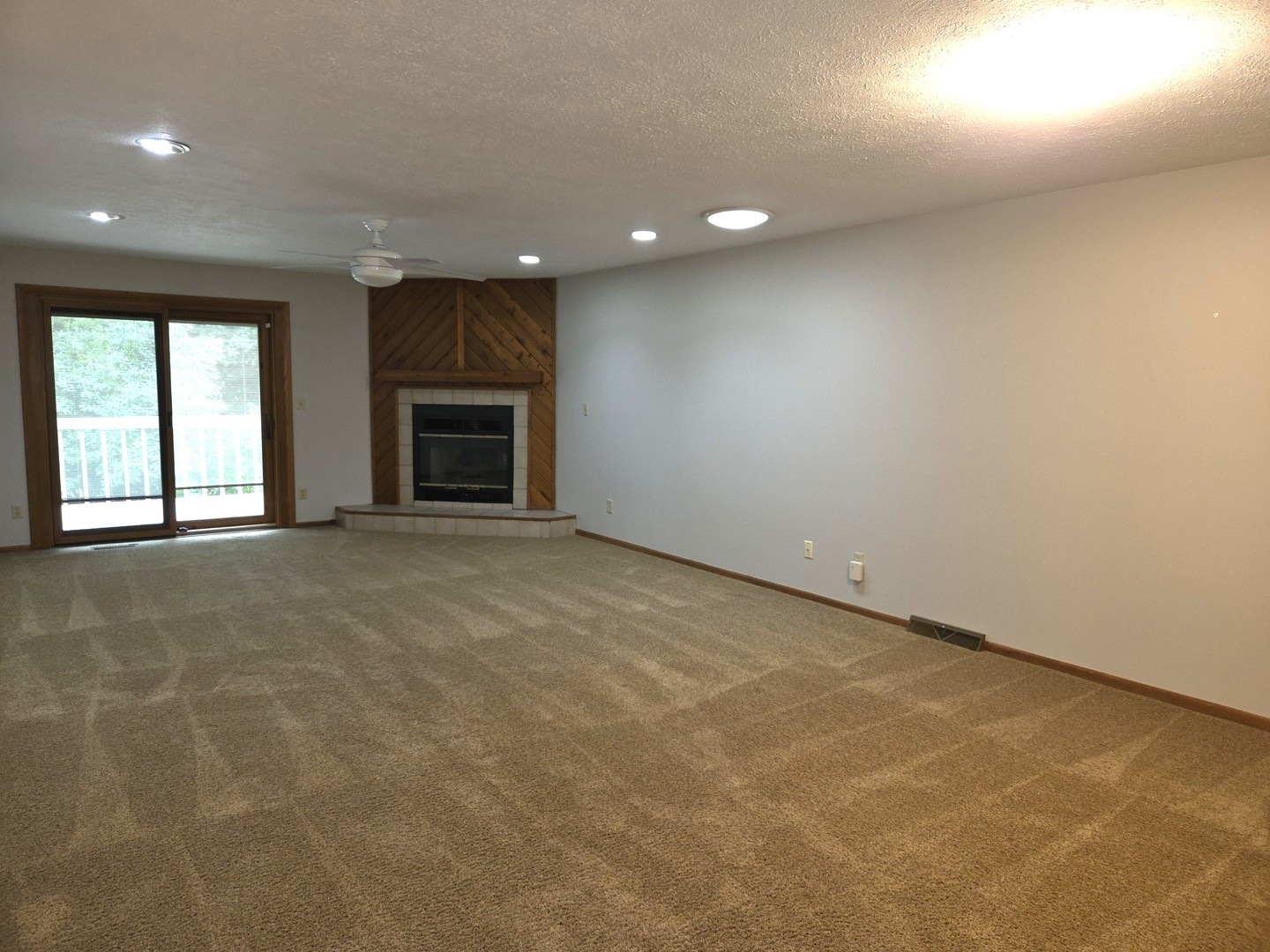 5811 Elaine Drive Property Photo 5