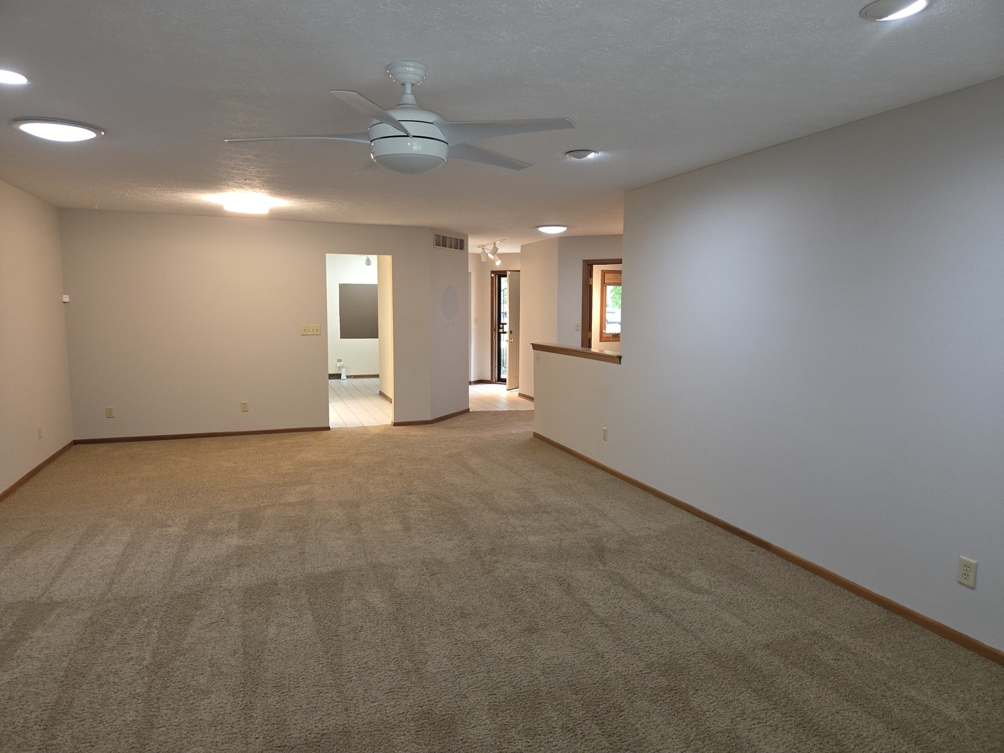 5811 Elaine Drive Property Photo 7