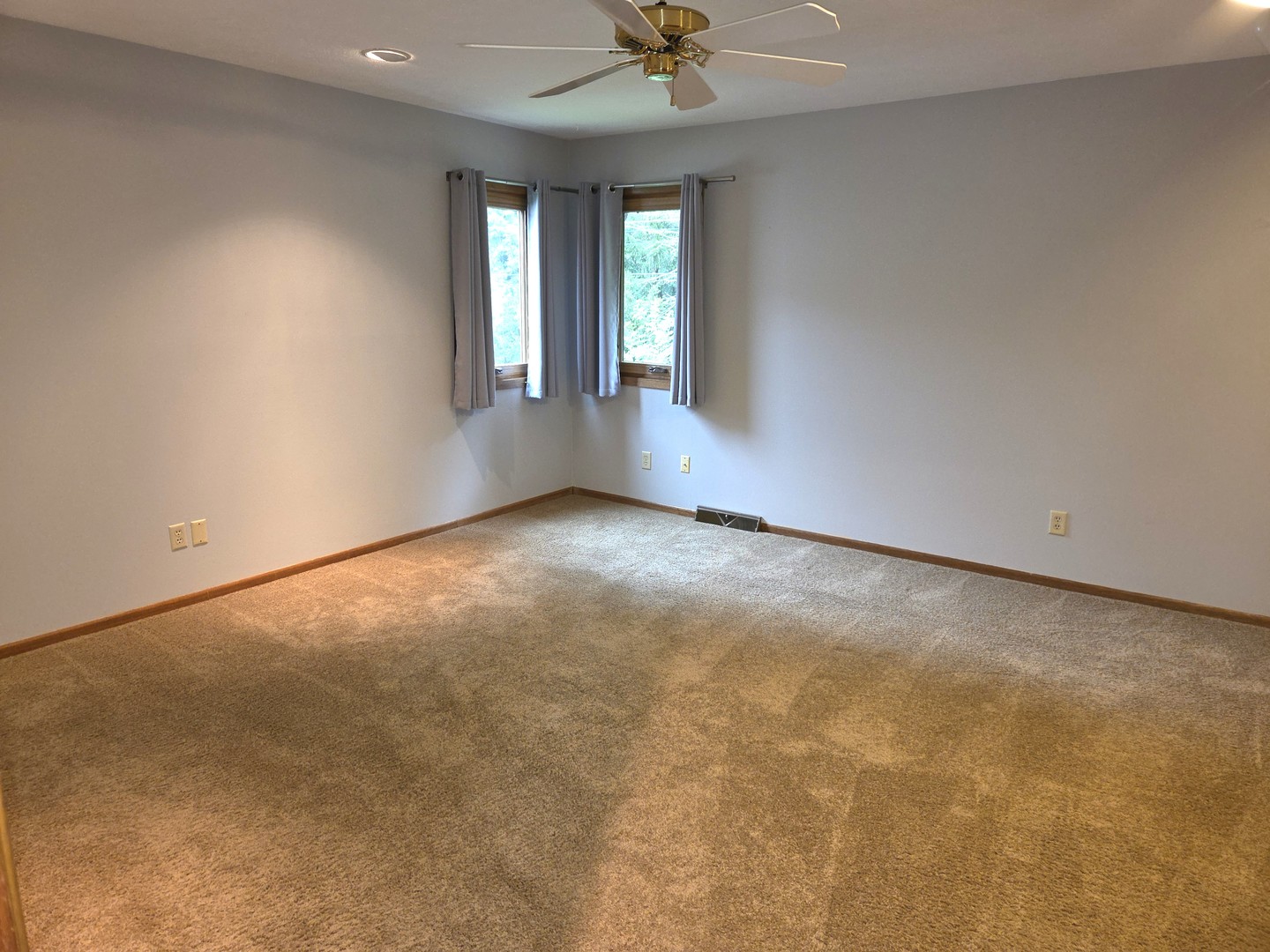 5811 Elaine Drive Property Photo 12