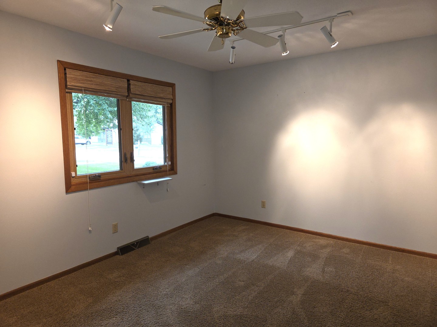 5811 Elaine Drive Property Photo 16