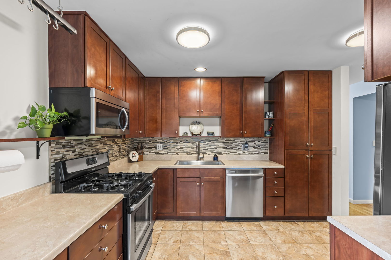 419 S Phelps Avenue Property Photo 8