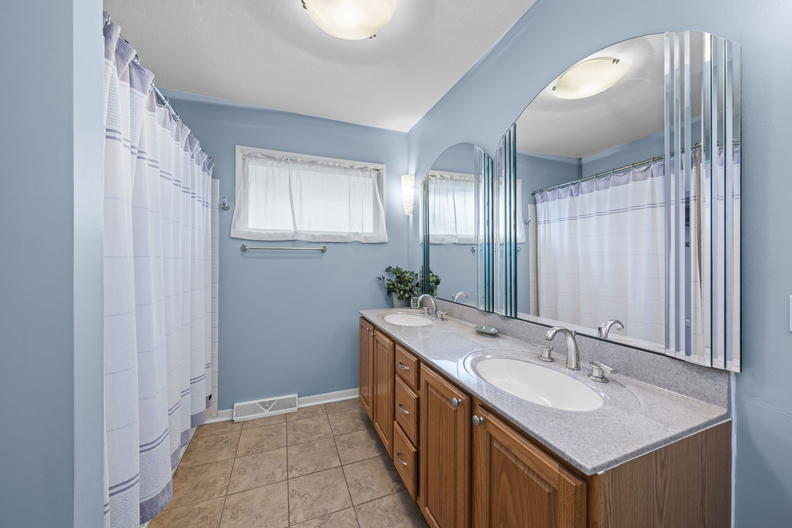 419 S Phelps Avenue Property Photo 16
