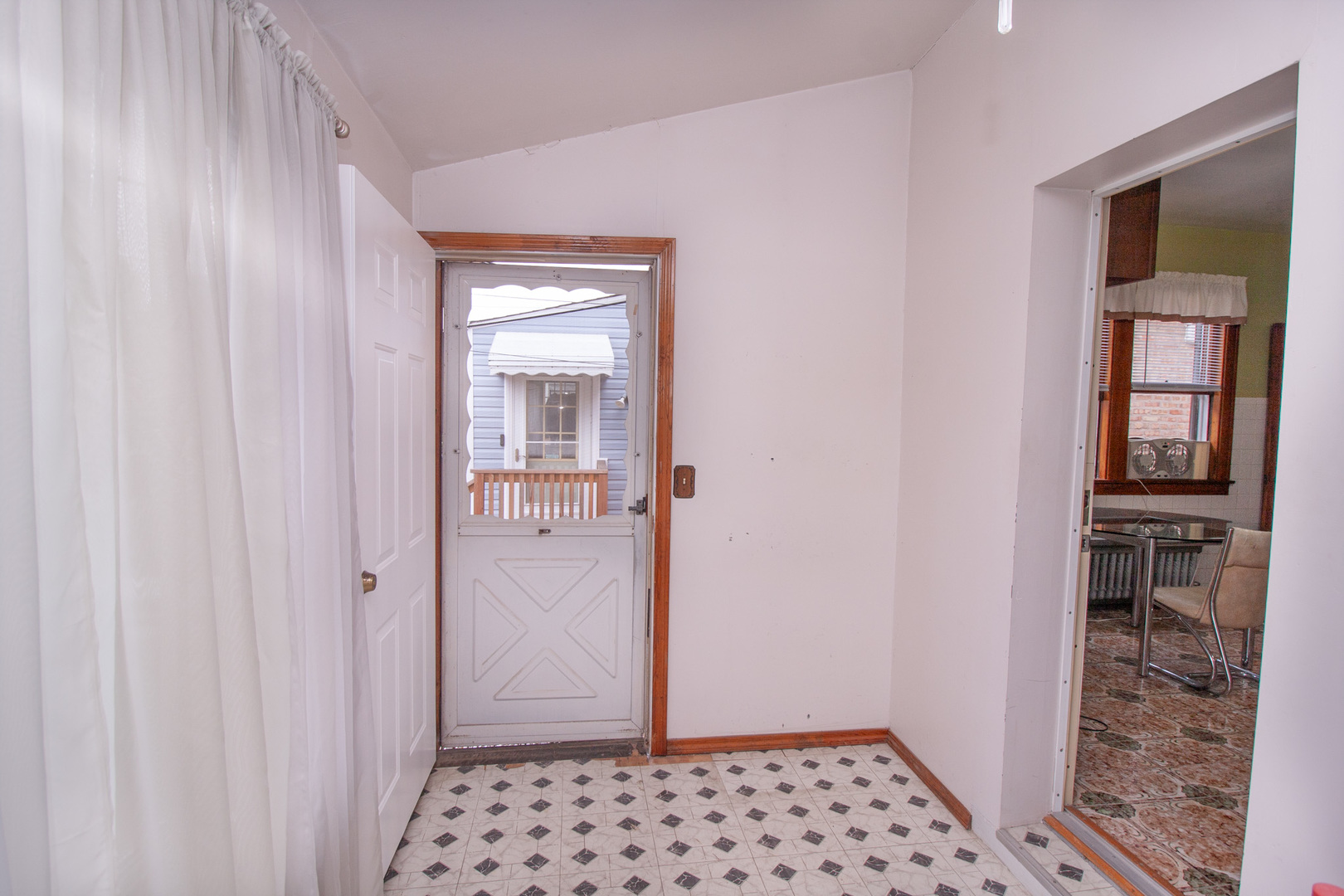 5425 N Linder Avenue Property Photo 11