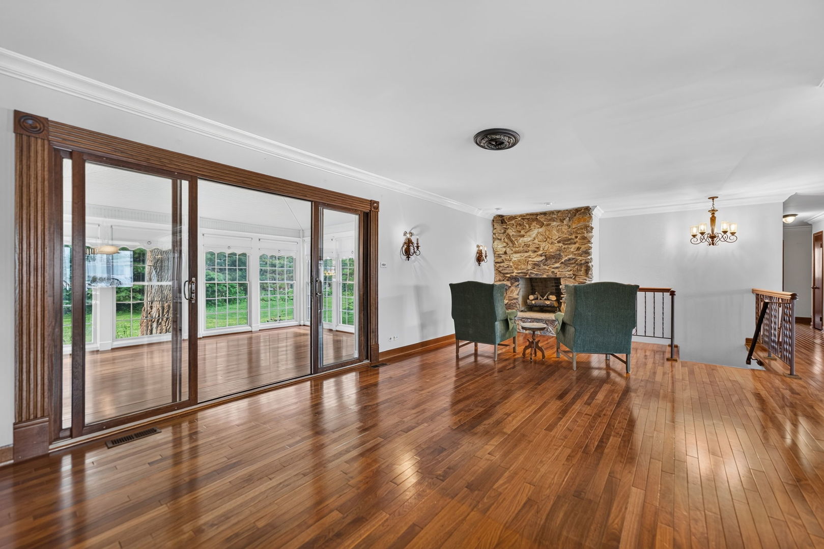 304 E Irving Park Road Property Photo 3