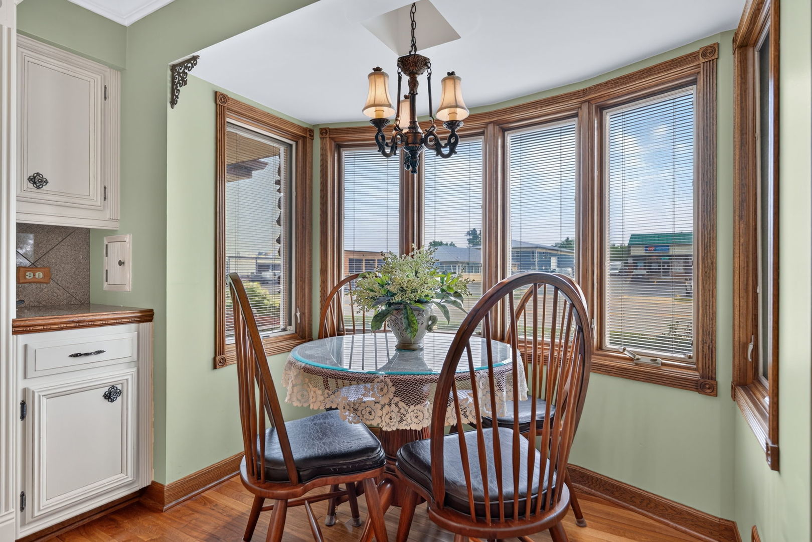 304 E Irving Park Road Property Photo 6