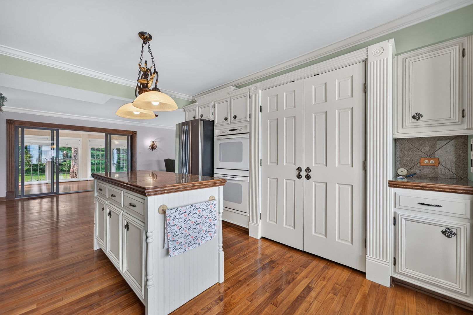 304 E Irving Park Road Property Photo 8
