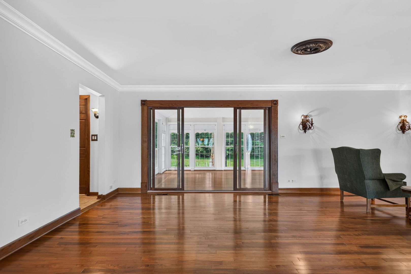 304 E Irving Park Road Property Photo 10