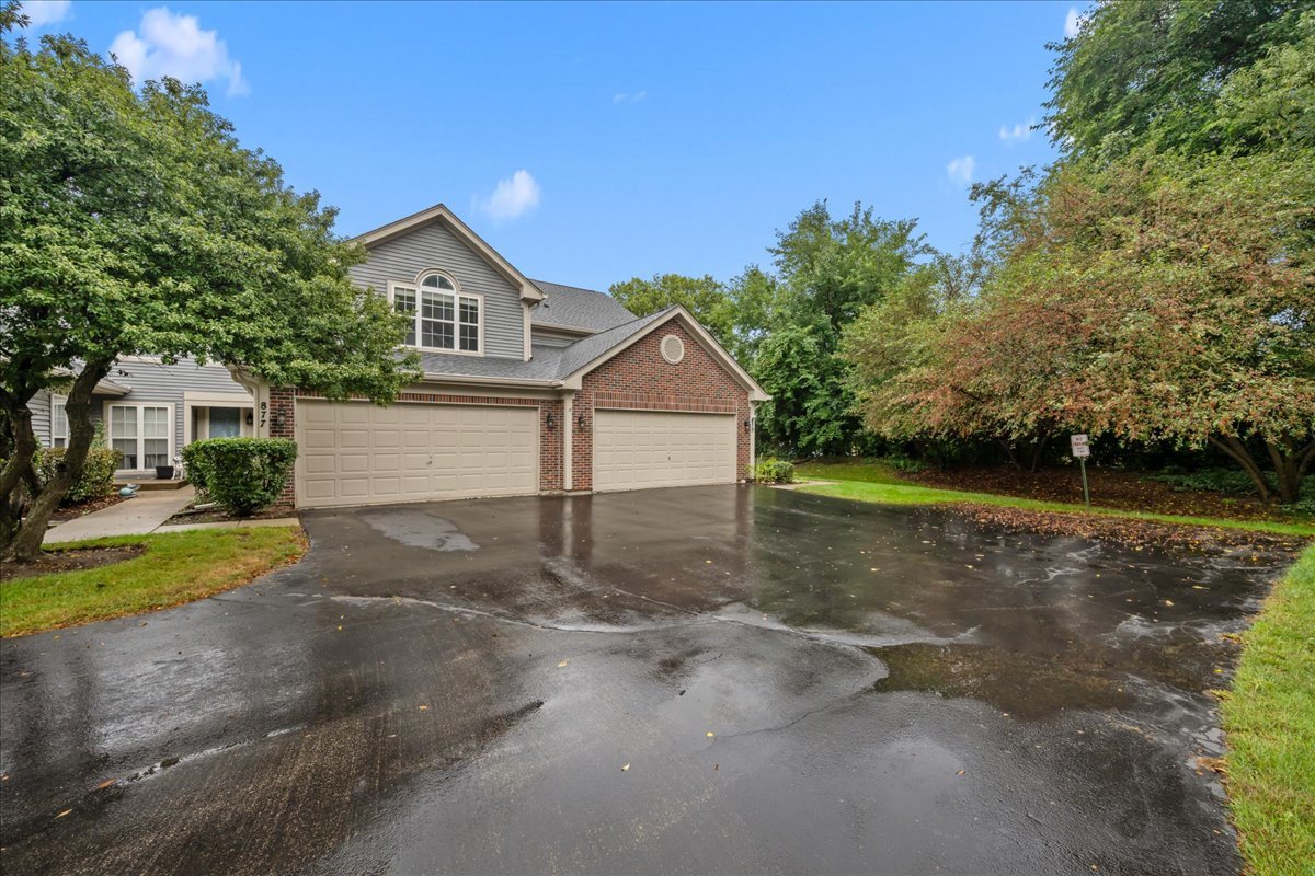 877 Wembley Court Property Photo 1