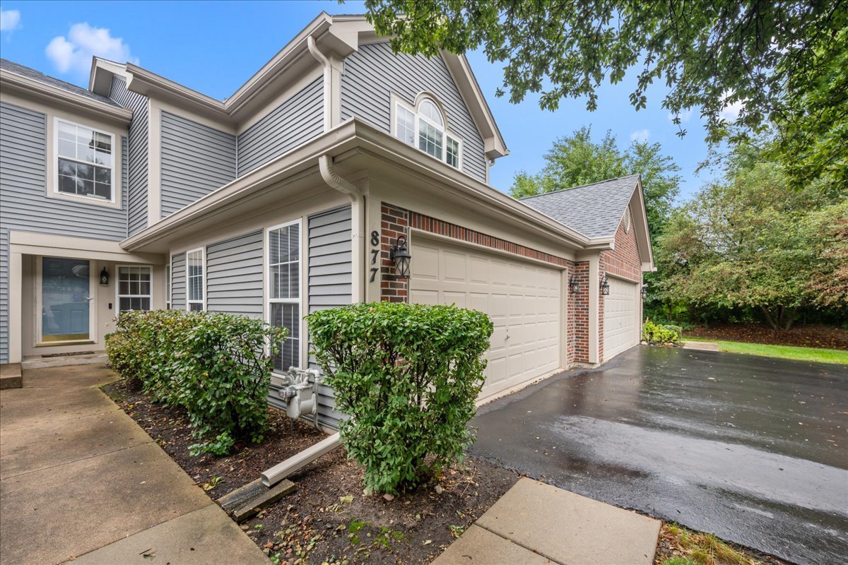 877 Wembley Court Property Photo 2