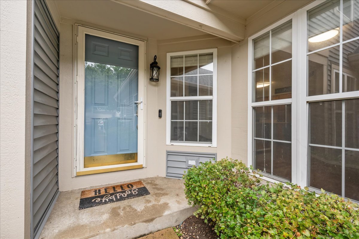 877 Wembley Court Property Photo 3